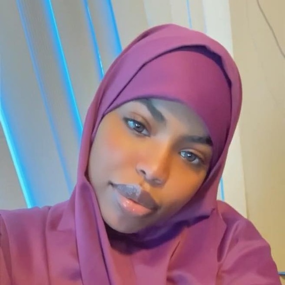 Meet your Posher, Amal - Picture 1 of 1